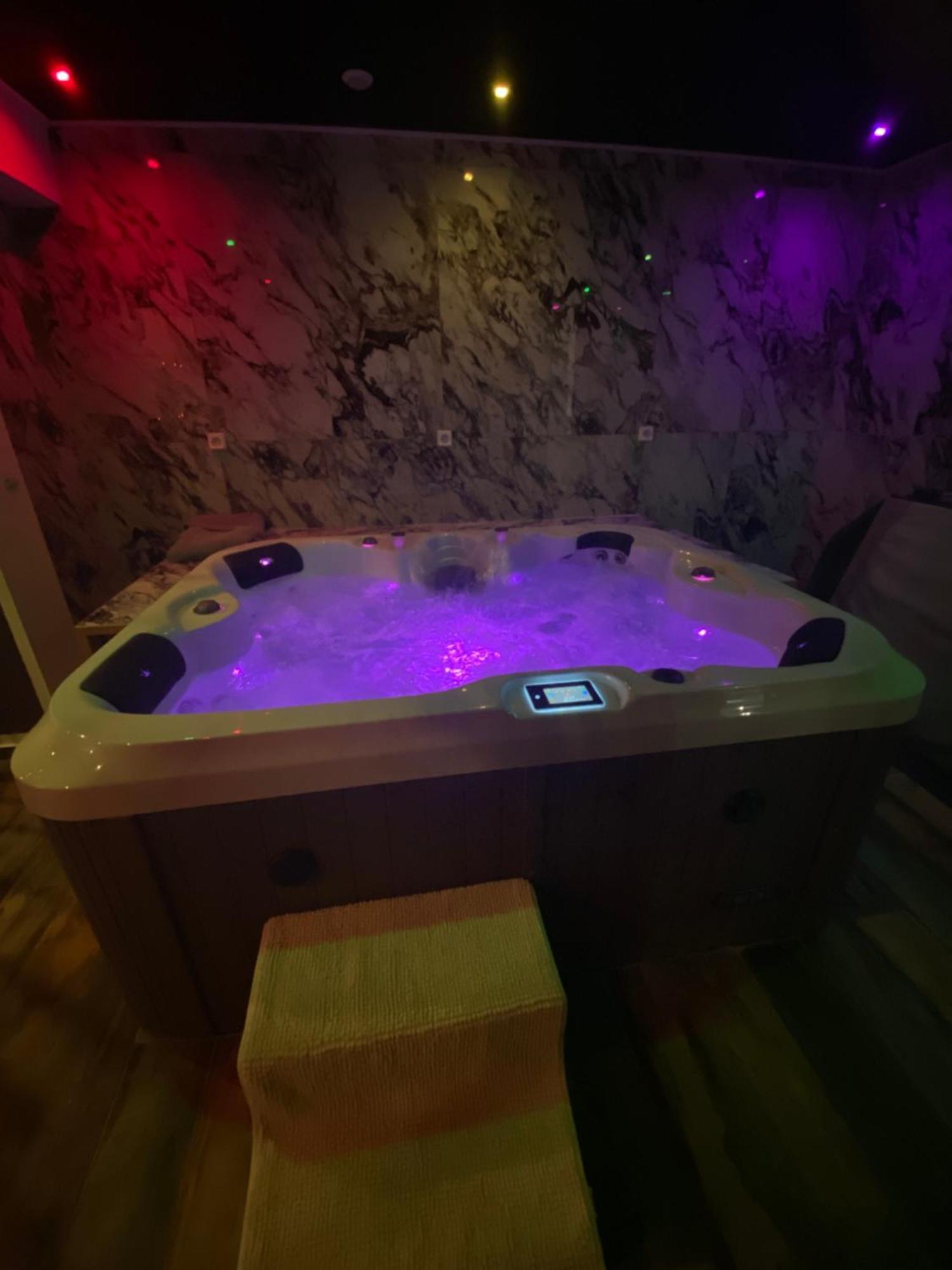 Aparthotel Why Not Jacuzzi Arlés Exterior foto