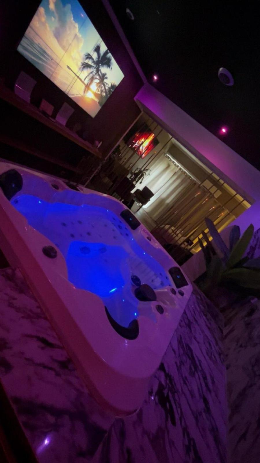 Aparthotel Why Not Jacuzzi Arlés Exterior foto